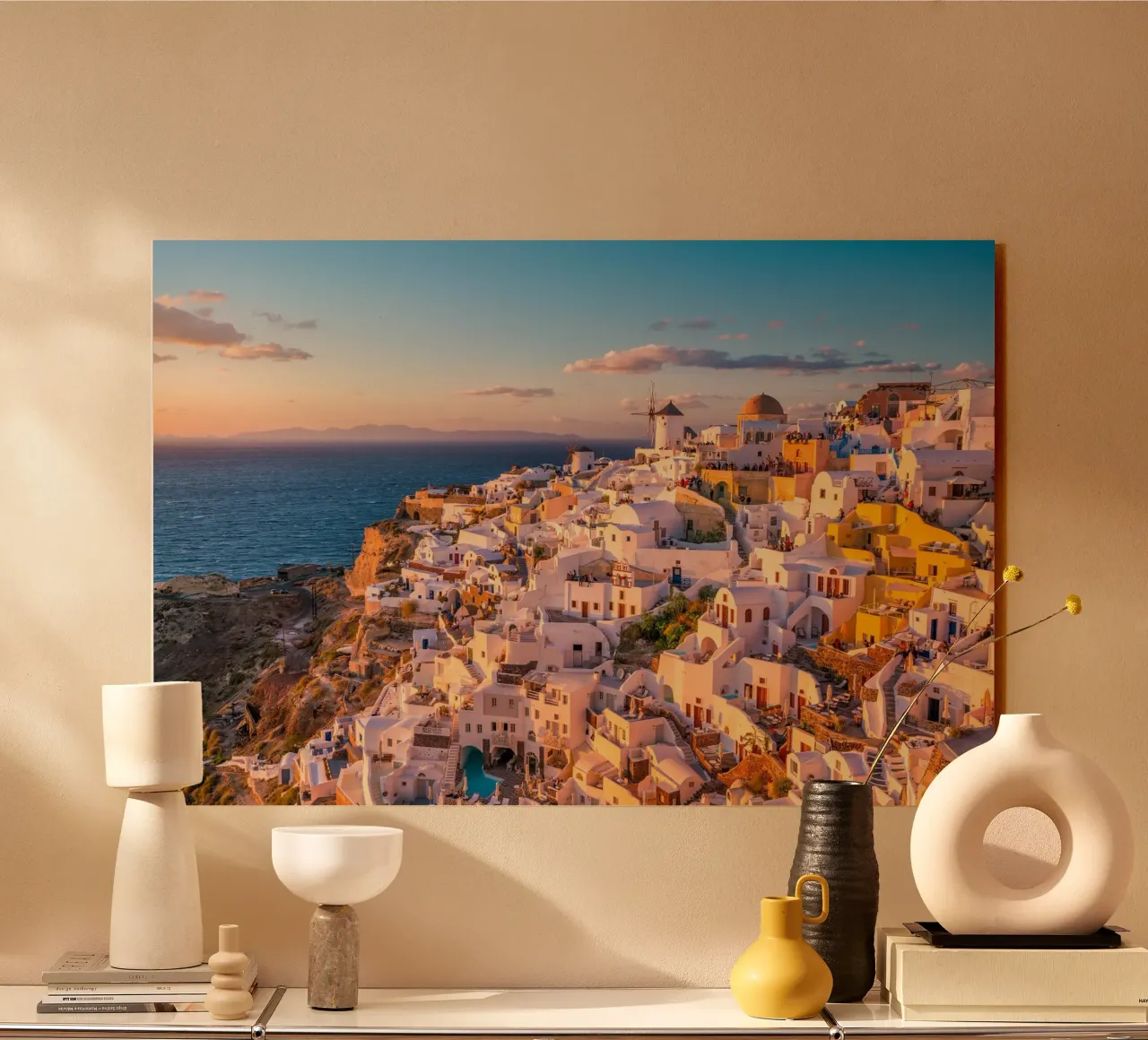 Ora d'oro sui mulini a vento di Oia, Oia, Grecia plexiglass da Wanderlust Vibes