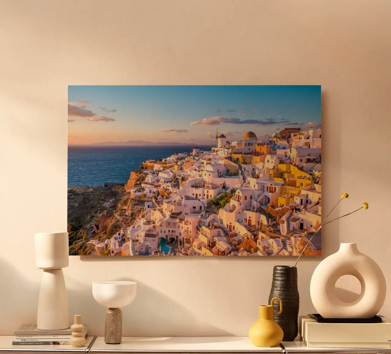 Ora d'oro sui mulini a vento di Oia, Oia, Grecia alluminio dibond da Wanderlust Vibes