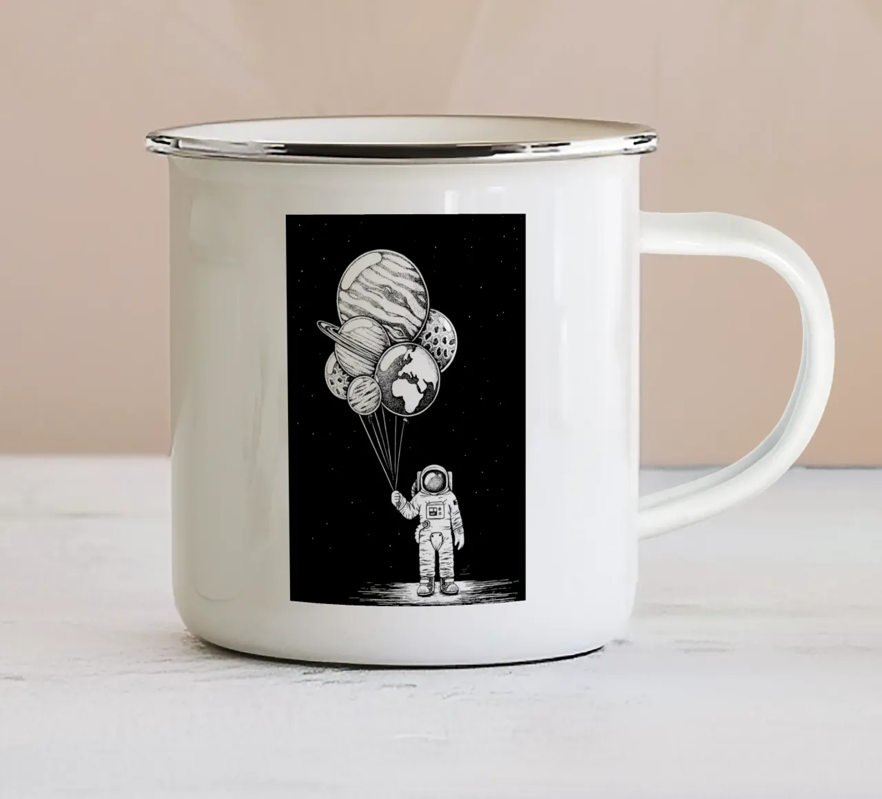 Astronauta con pianeti tazza in smalto da Jenny Campos