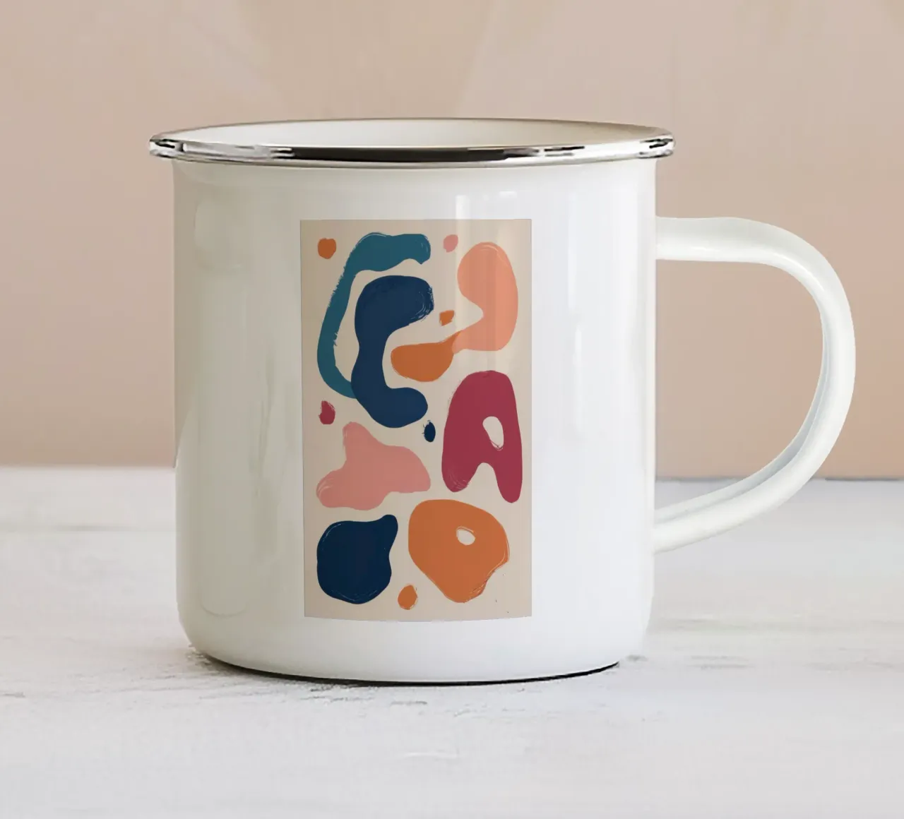 Composizione di forme giocose tazza in smalto da Kala Martir