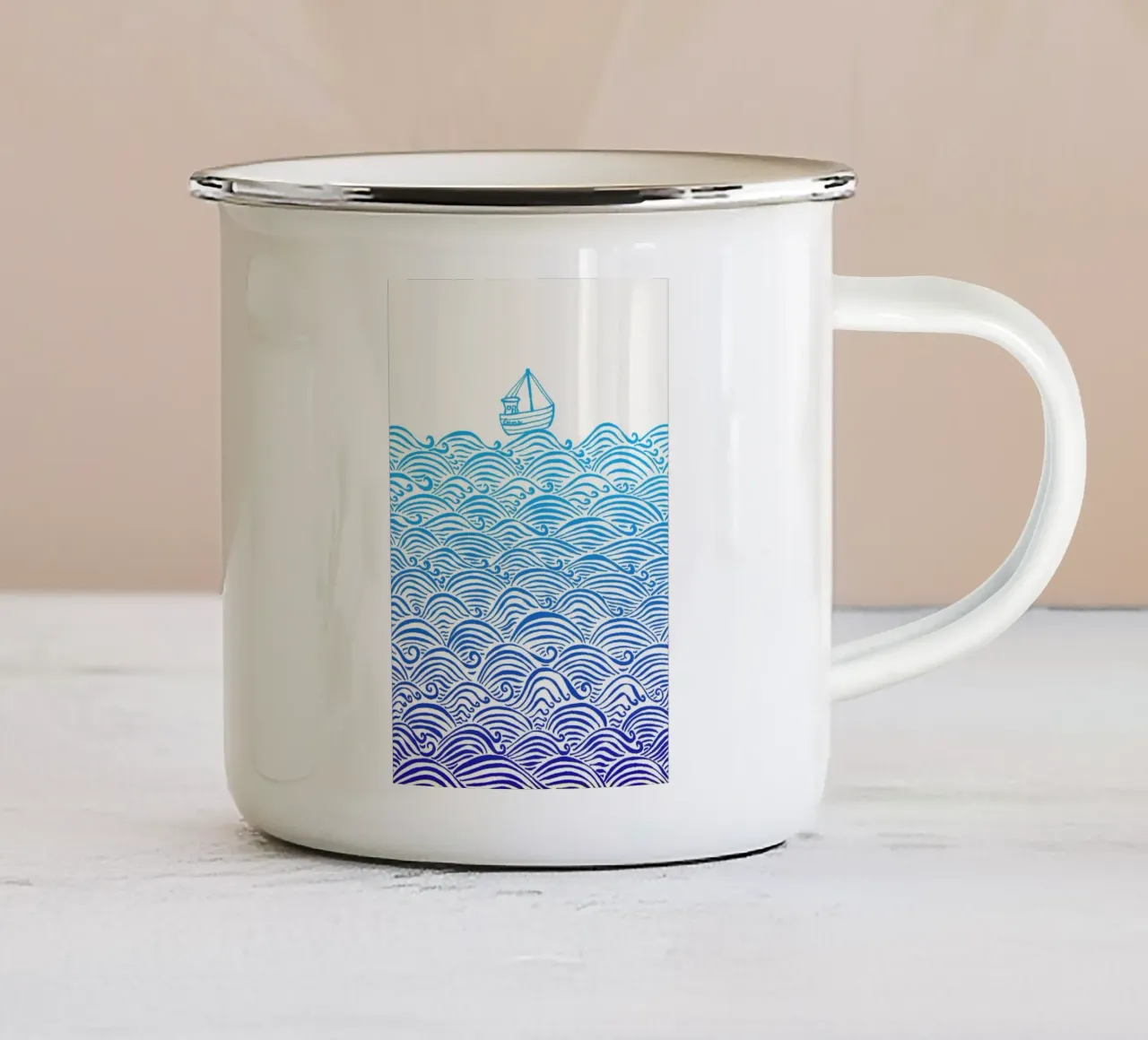 Una piccola barca in alto mare tazza in smalto da PaperLine Art