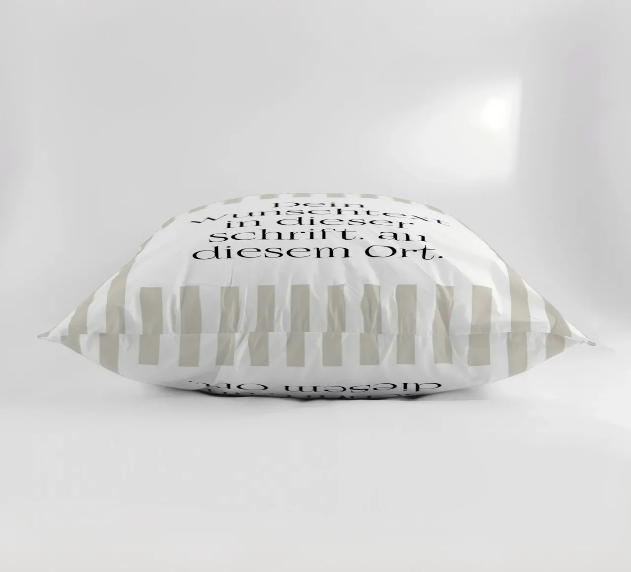 Wunschtext mit beigen Streifen kussen van WORTSPIEL