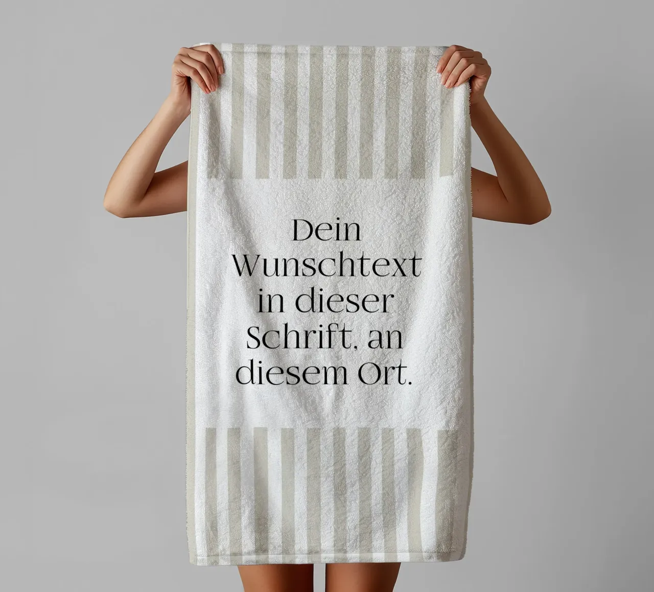 Wunschtext mit beigen Streifen badhanddoek van WORTSPIEL