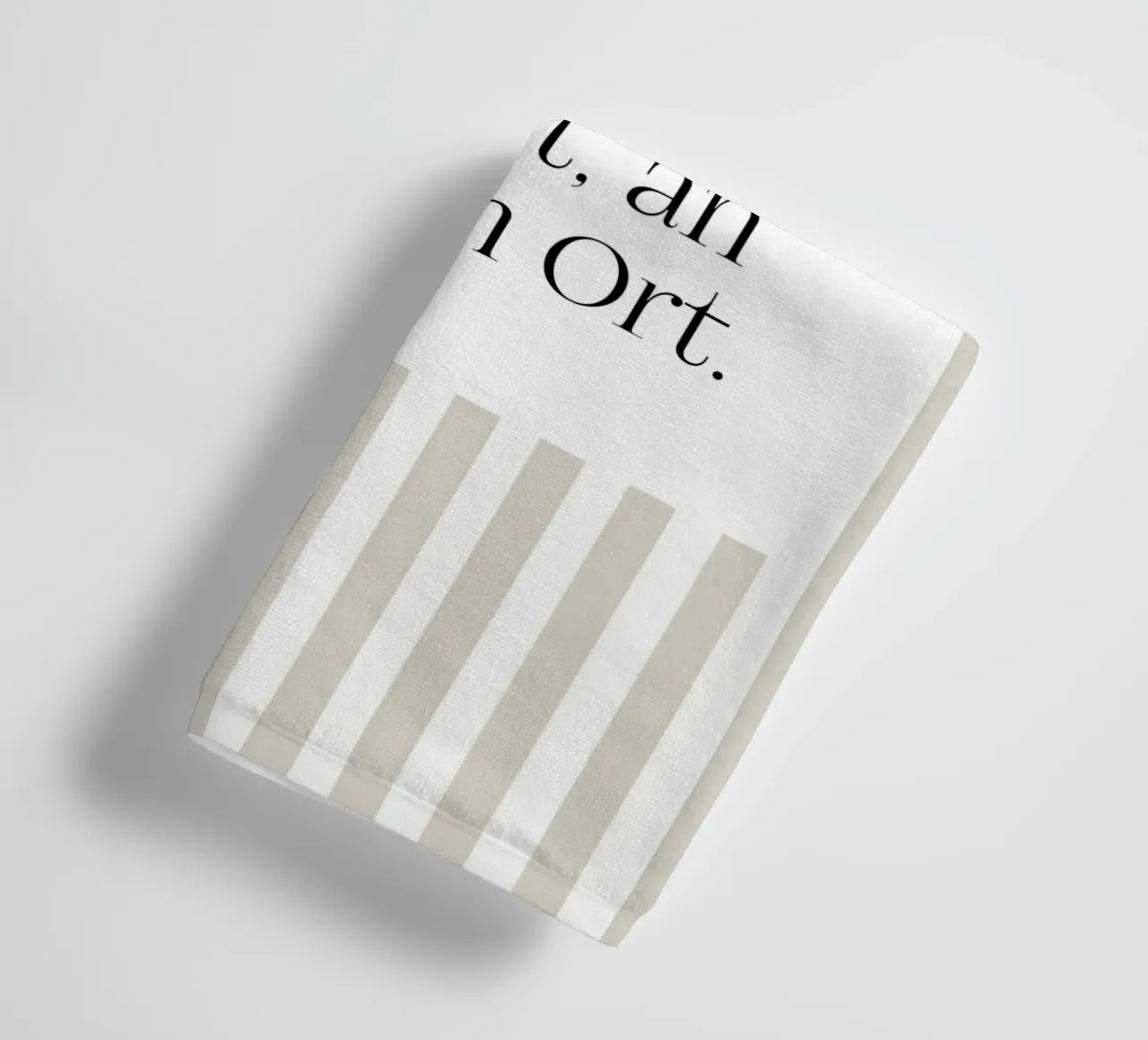 Wunschtext mit beigen Streifen badhanddoek van WORTSPIEL