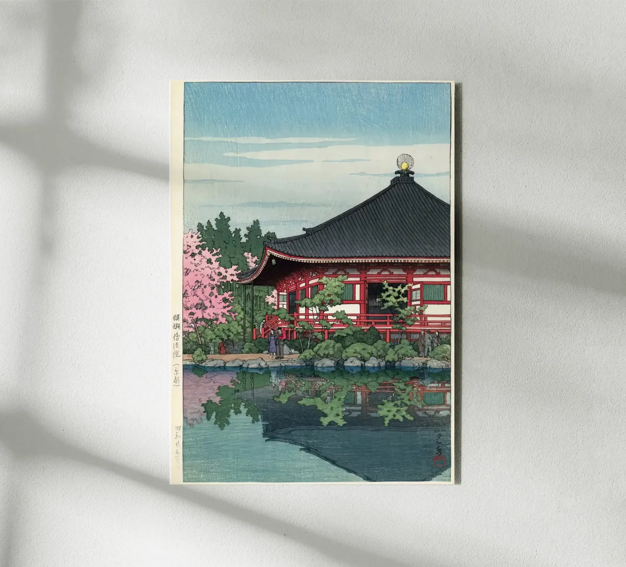 Tempio giapponese sul lago con i ciliegi in fiore alluminio dibond da dawnthesea