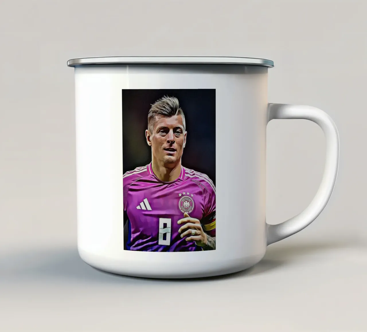 Toni Kroos - Maestro di centrocampo tazza in smalto da ArdanART