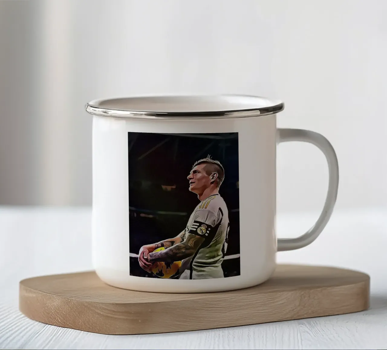 Toni Kroos - Eleganza bianca tazza in smalto da ArdanART
