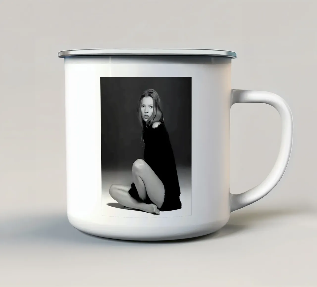 Ritratto Kate Moss tazza in smalto da vintage