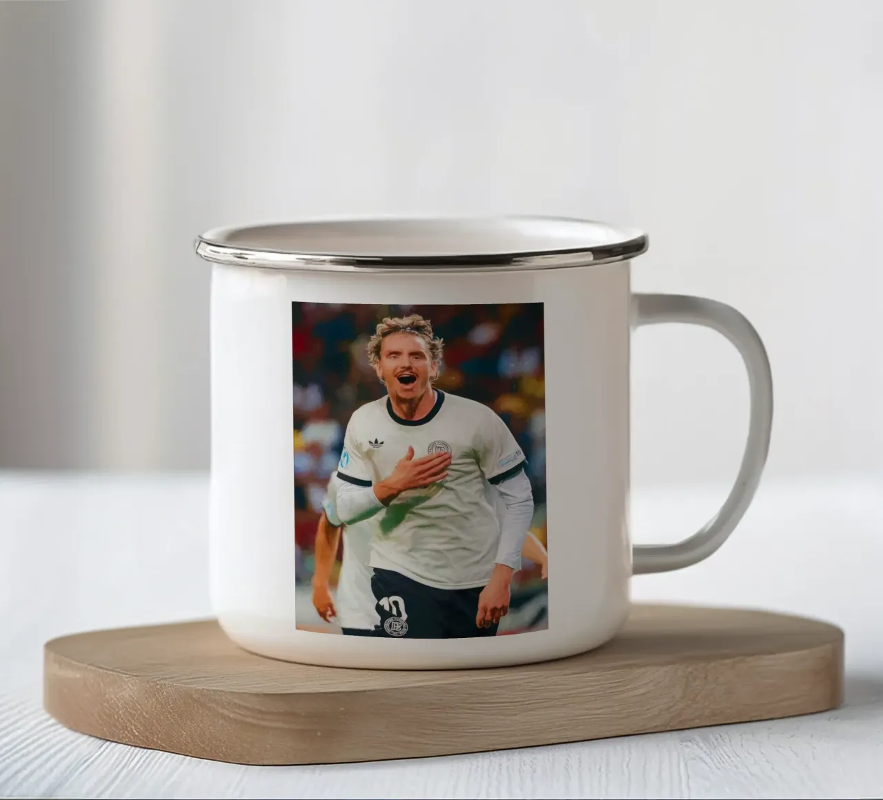 Nick Woltemade Arte calcistica impressionista tazza in smalto da ArdanART