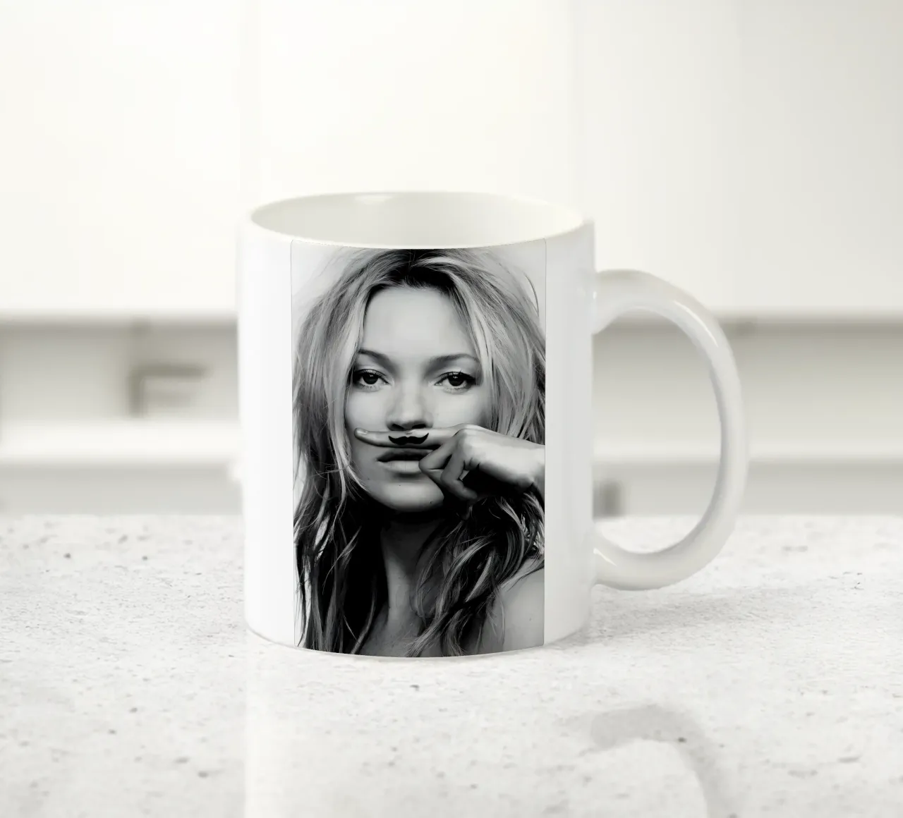 Kate Moss con i baffi tazza in ceramica da vintage