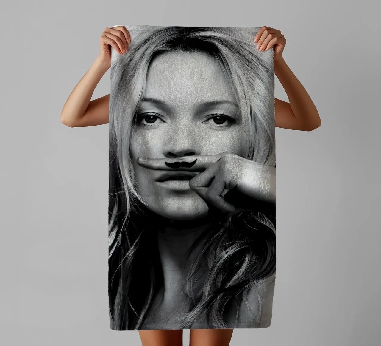 Kate Moss con i baffi asciugamano da bagno da vintage