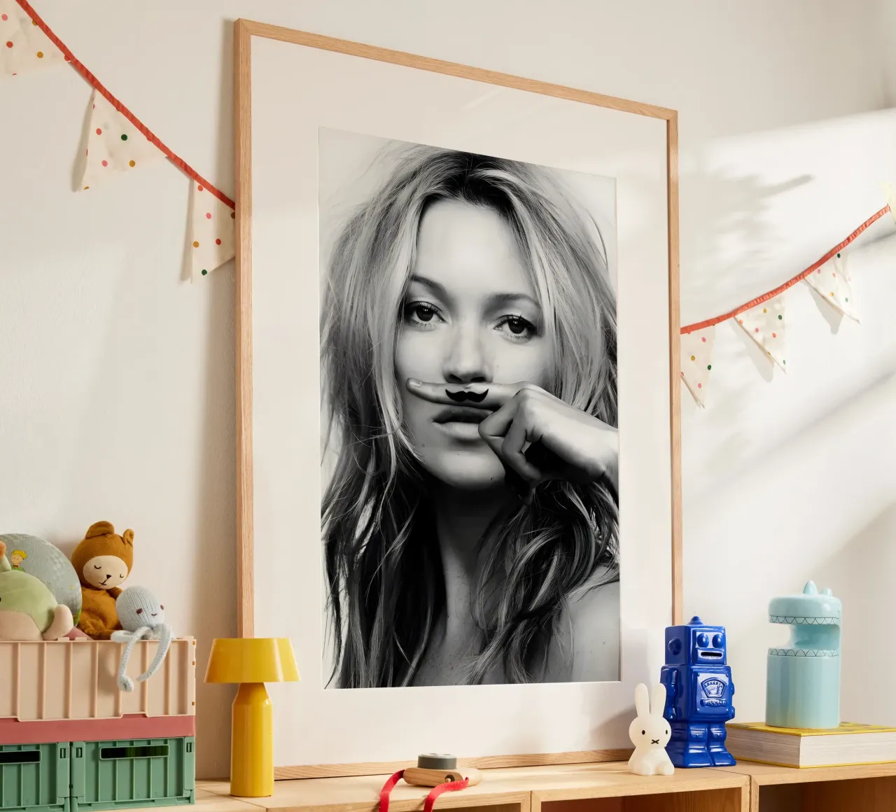 Kate Moss con i baffi carta hahnemühle da vintage