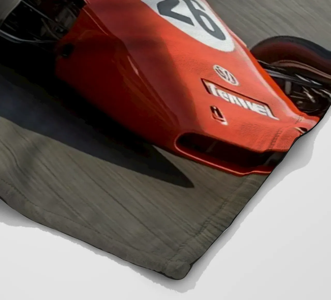 Auto da corsa di Formula rossa in pista coperta in pile da DesignDoodle