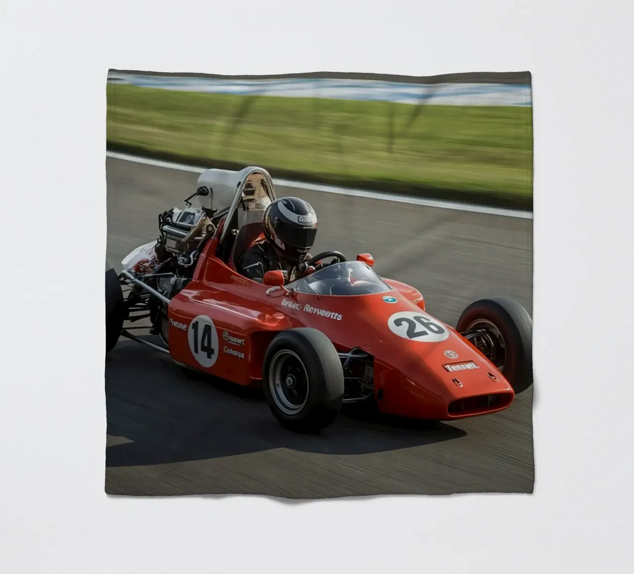 Auto da corsa di Formula rossa in pista coperta in pile da DesignDoodle