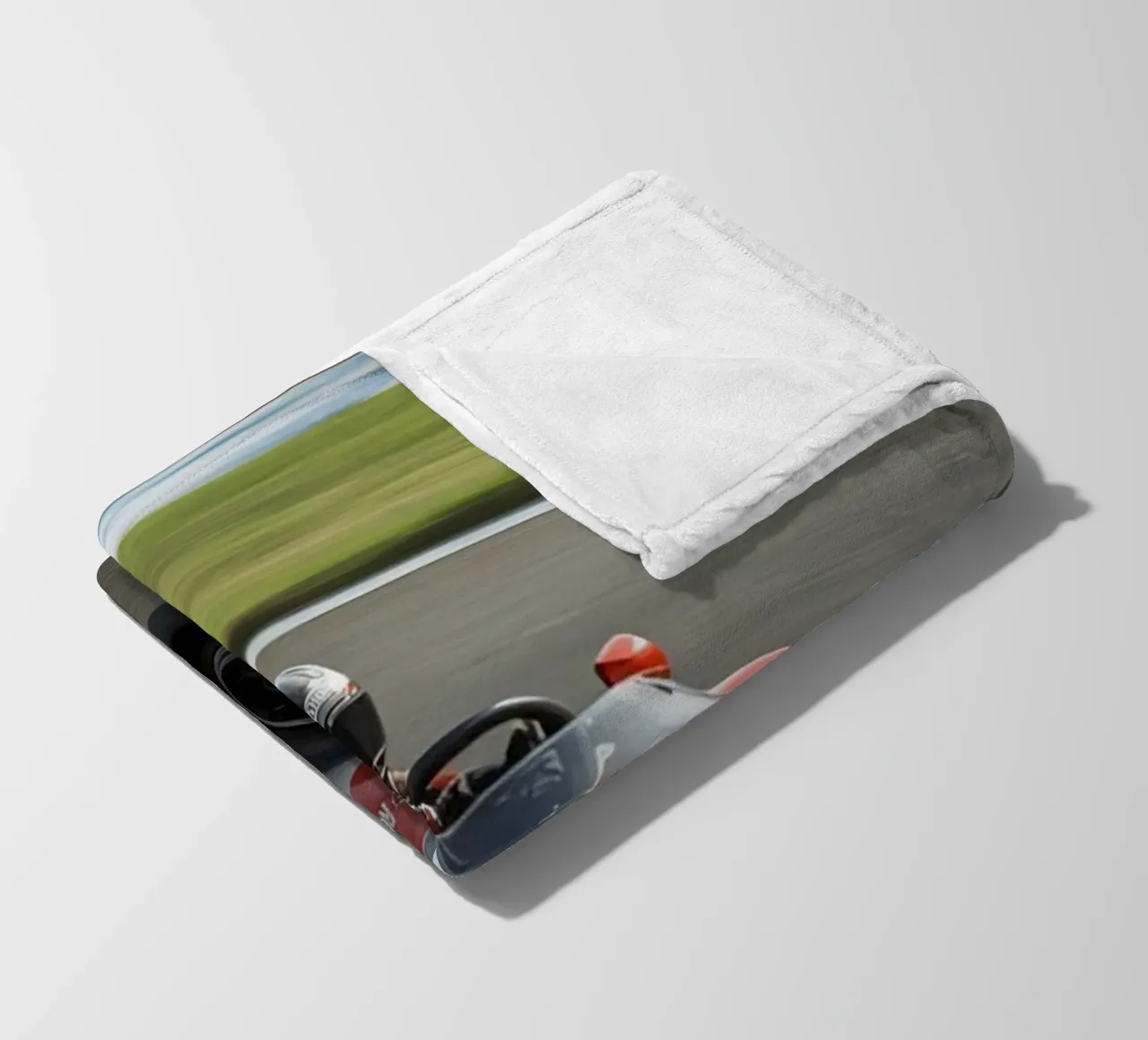 Auto da corsa di Formula rossa in pista coperta in pile da DesignDoodle