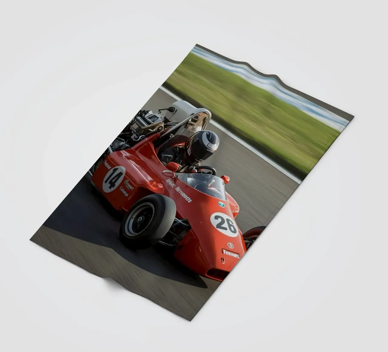 Auto da corsa di Formula rossa in pista coperta in pile da DesignDoodle