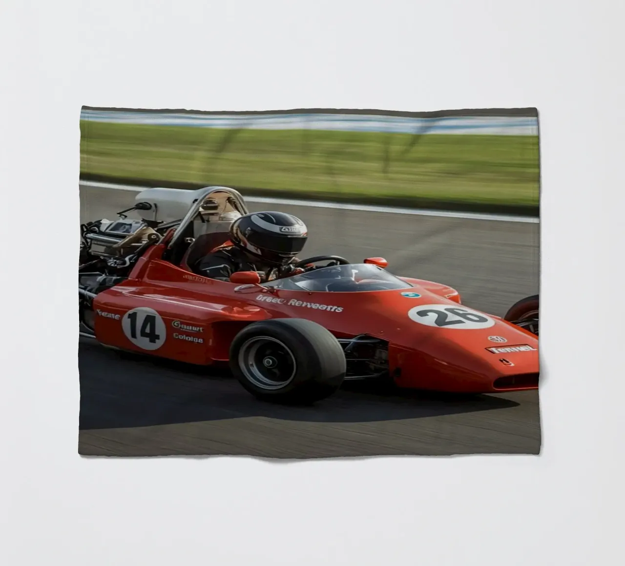 Auto da corsa di Formula rossa in pista coperta in pile da DesignDoodle