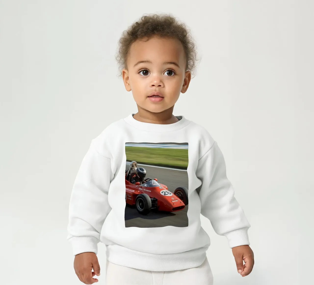 Auto da corsa di Formula rossa in pista felpa neonato da DesignDoodle
