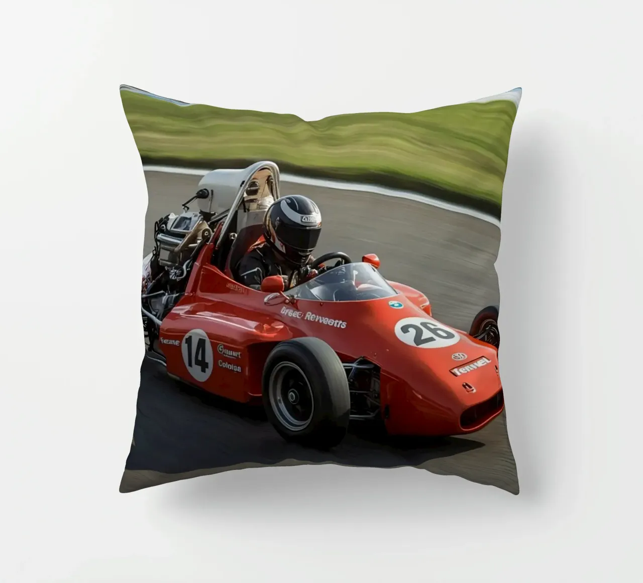 Auto da corsa di Formula rossa in pista cuscino da DesignDoodle