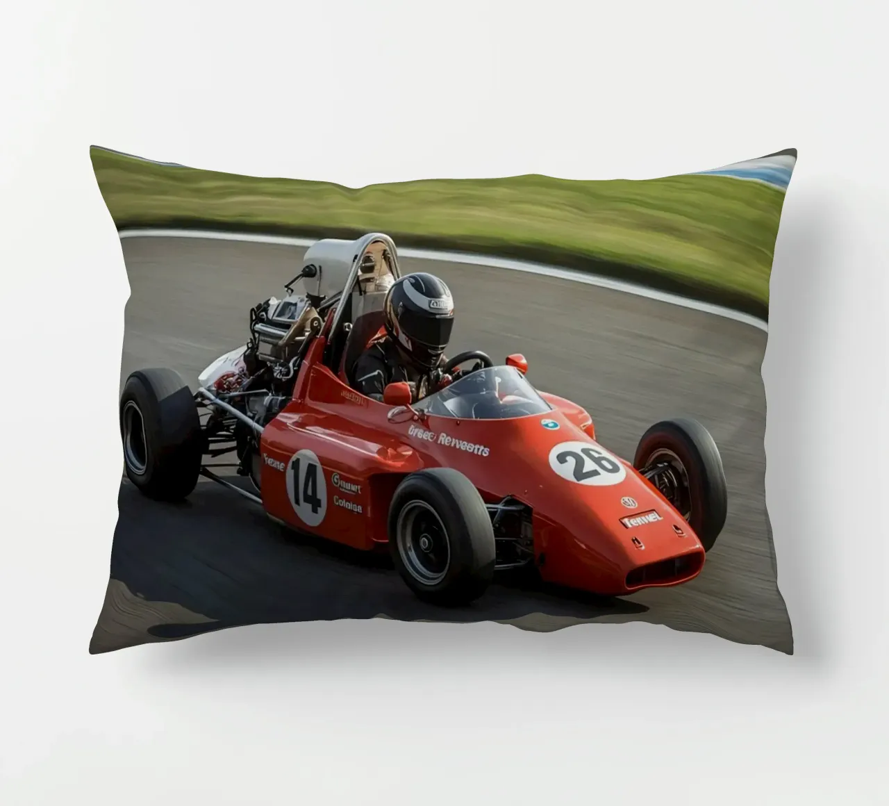 Auto da corsa di Formula rossa in pista cuscino da DesignDoodle