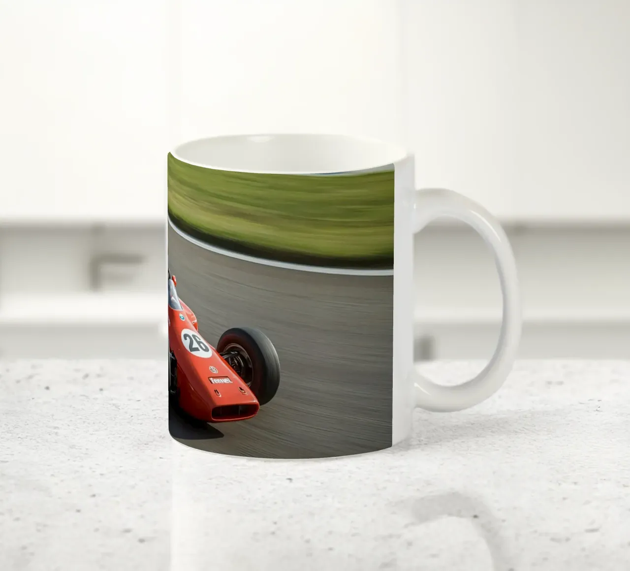 Auto da corsa di Formula rossa in pista tazza in ceramica da DesignDoodle