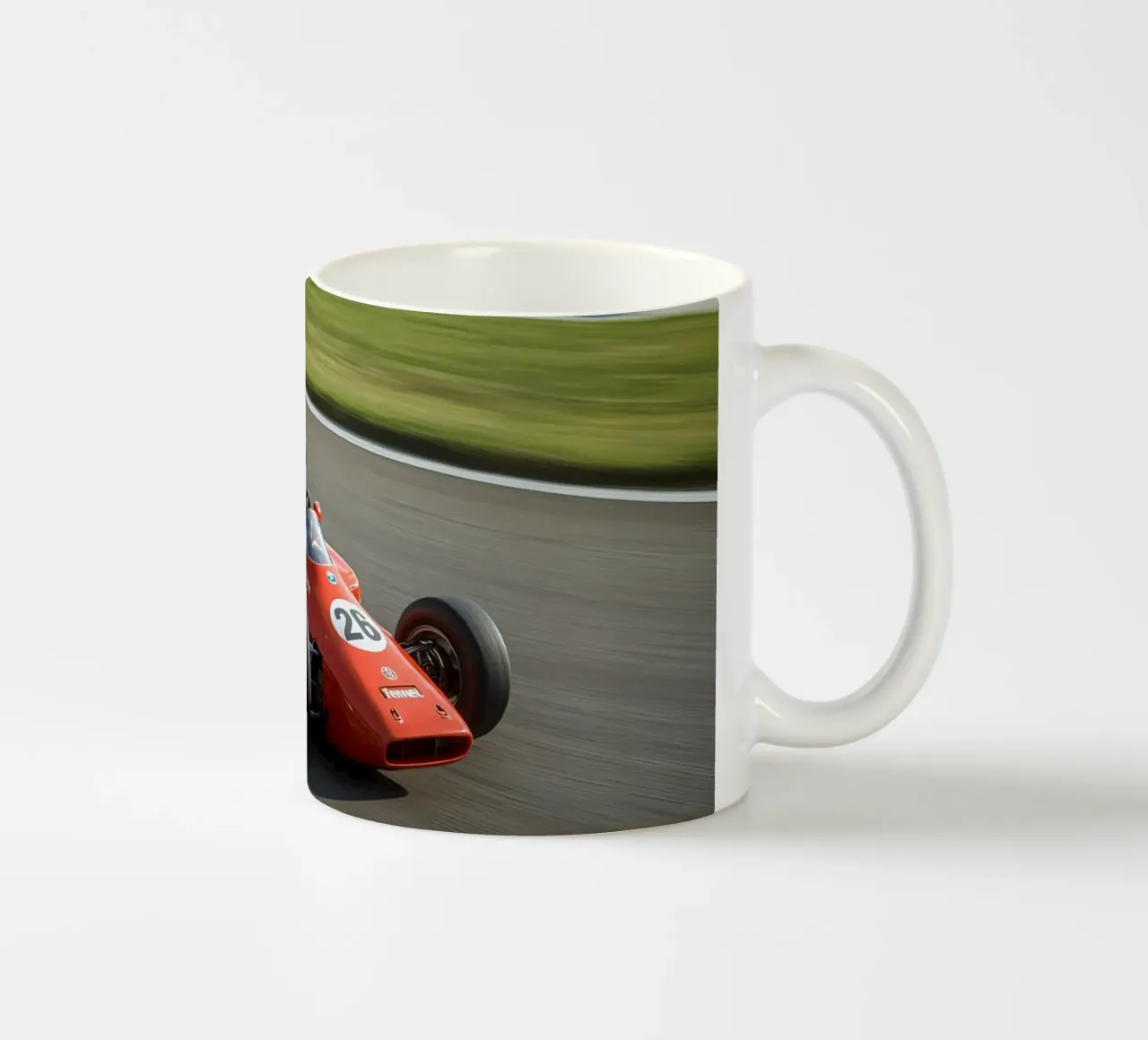 Auto da corsa di Formula rossa in pista tazza in ceramica da DesignDoodle