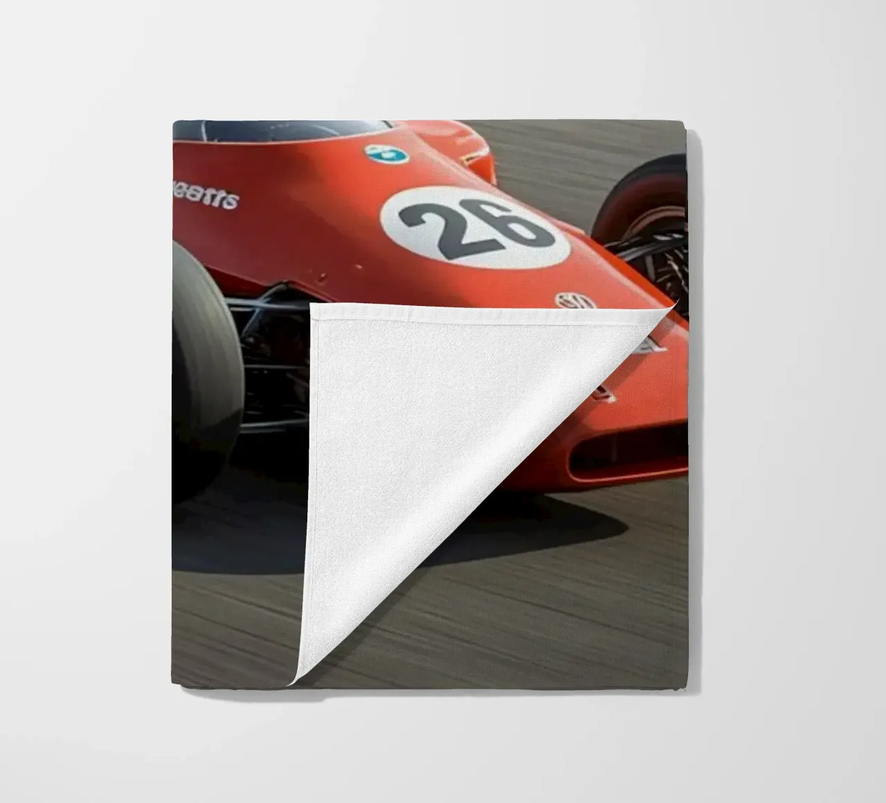 Auto da corsa di Formula rossa in pista telo mare da DesignDoodle