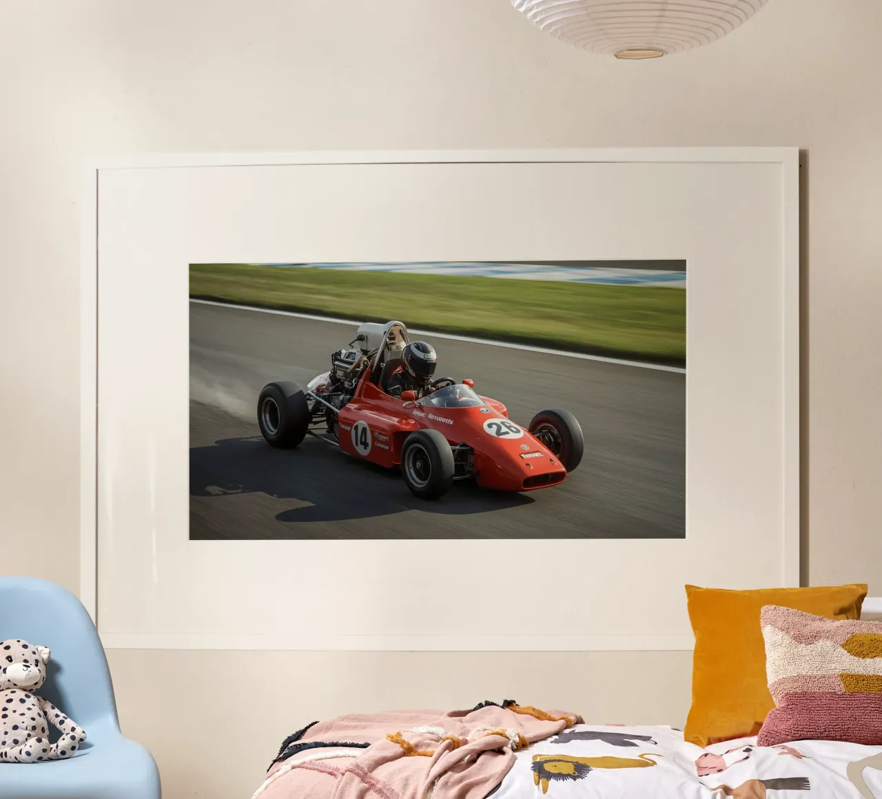Auto da corsa di Formula rossa in pista carta hahnemühle da DesignDoodle