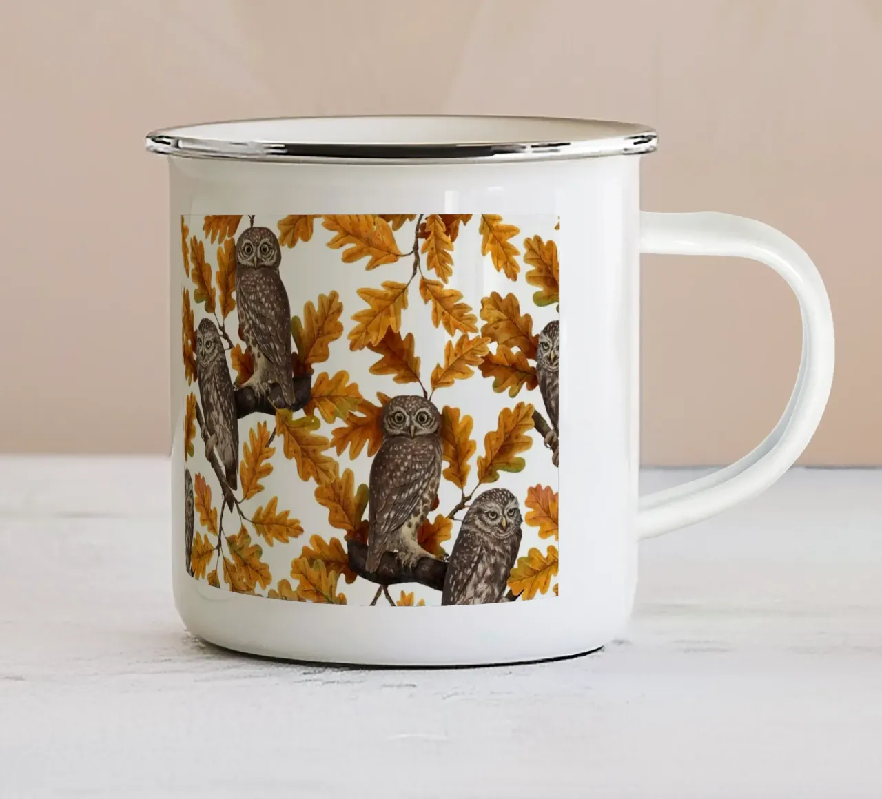 Gufi autunnali su cotone bianco tazza in smalto da Painted Nature