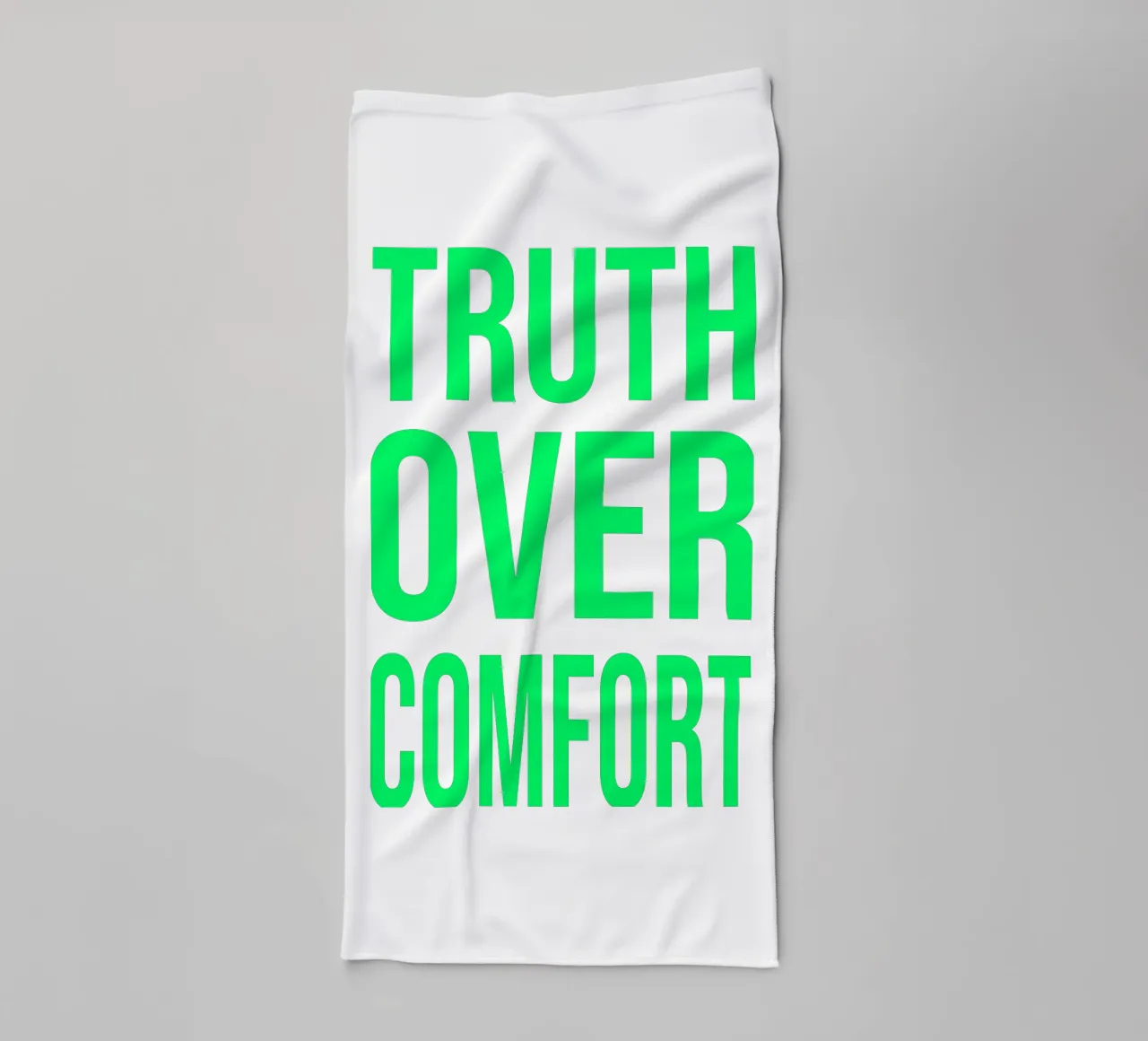 OVER series- bold letters, brave values (5 colors) asciugamano da bagno da FRICKE DESIGN