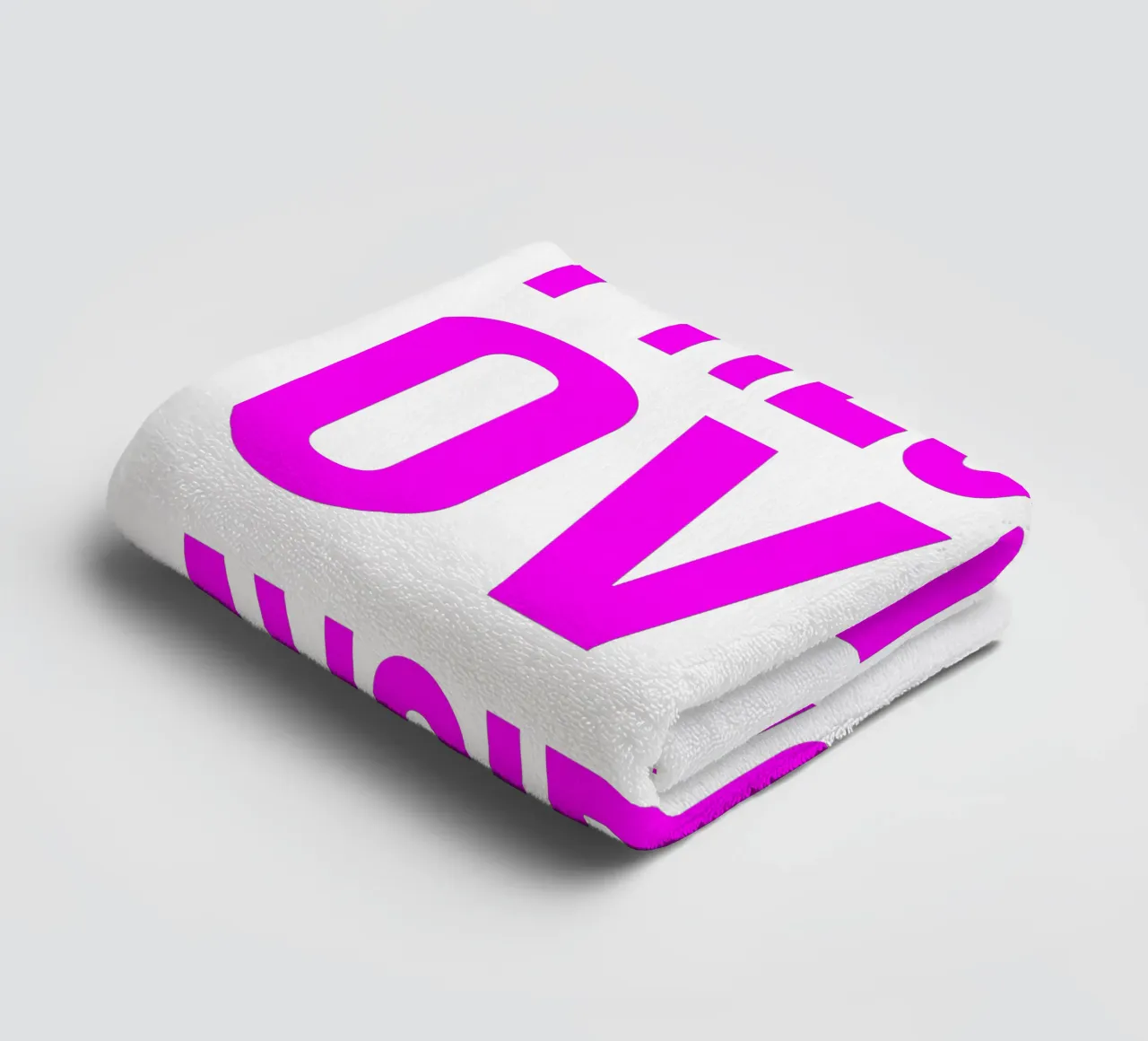 OVER series- bold letters, brave values (5 colors) asciugamano da bagno da FRICKE DESIGN