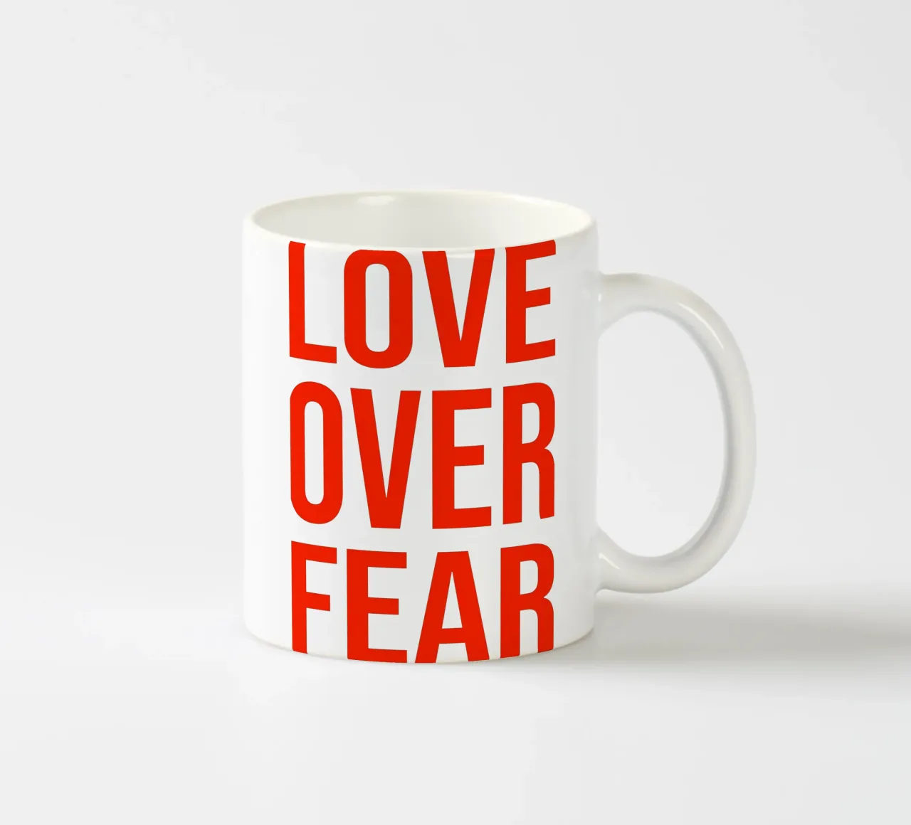OVER series- bold letters, brave values (5 colors) tazza in ceramica da FRICKE DESIGN