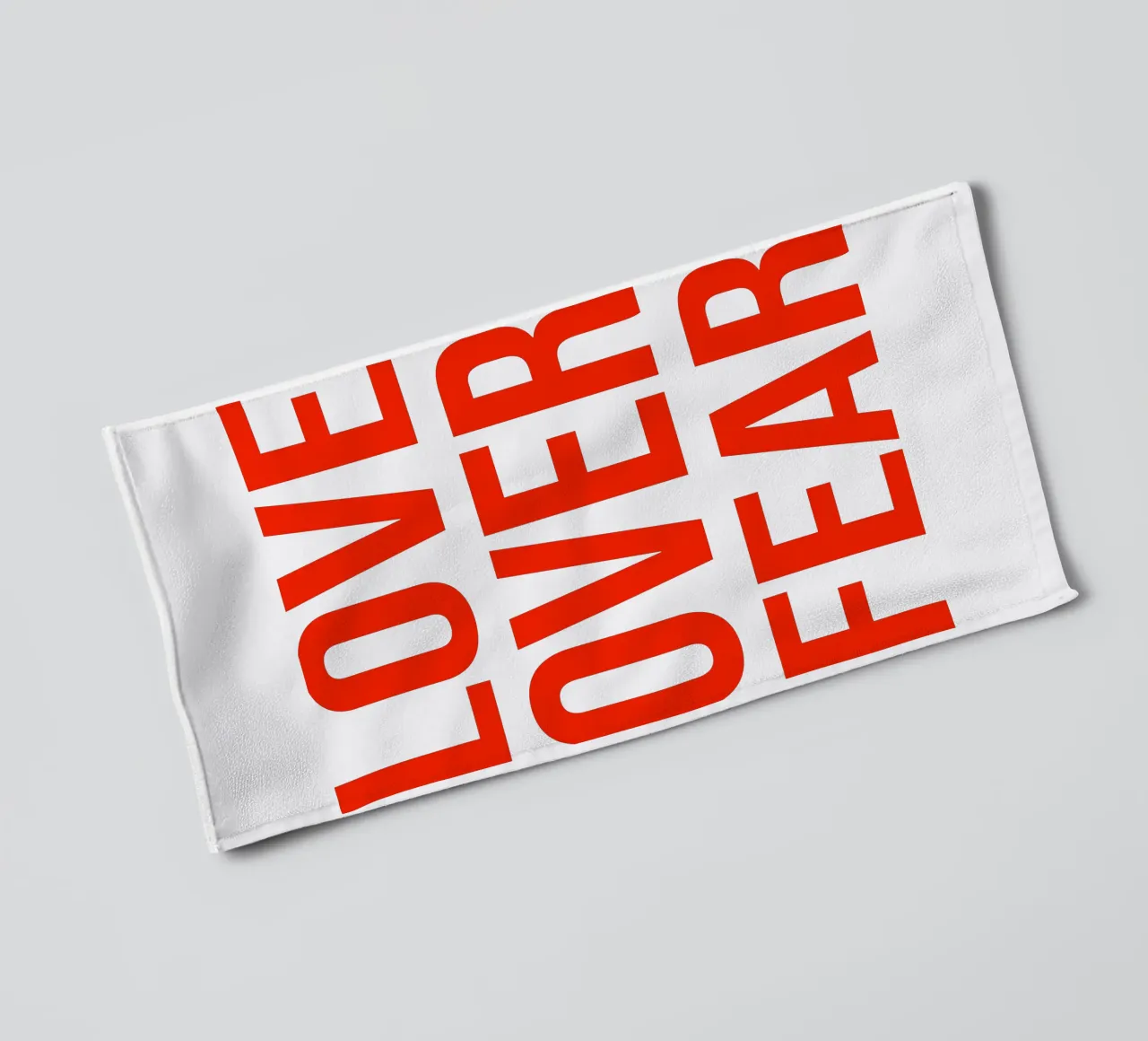 OVER series- bold letters, brave values (5 colors) asciugamano da bagno da FRICKE DESIGN