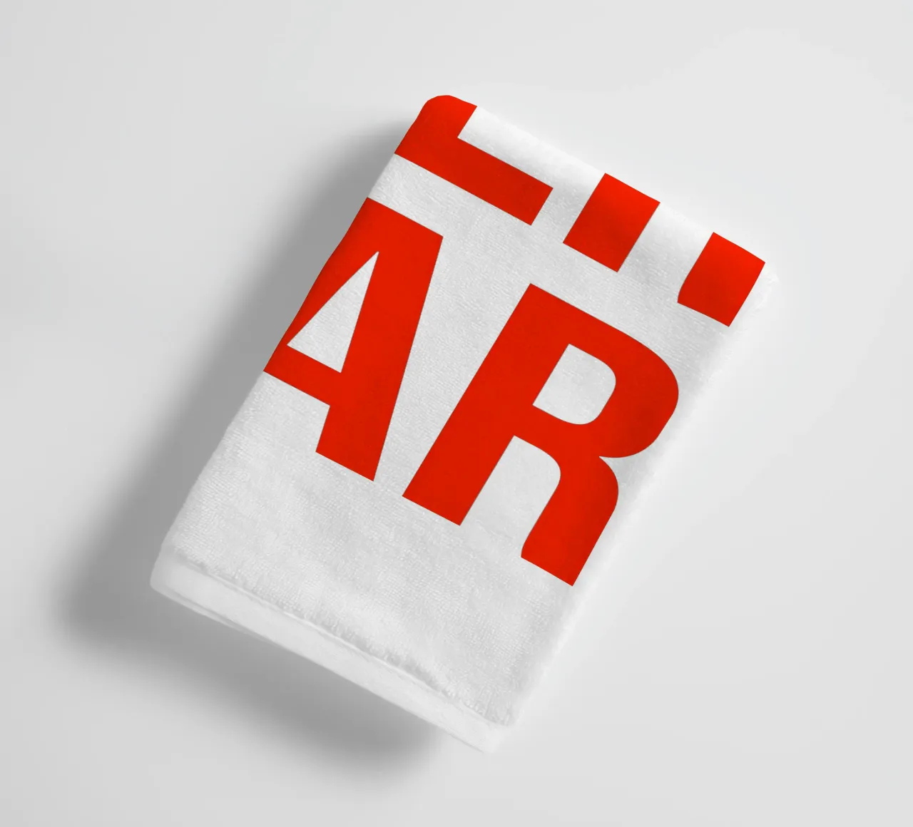 OVER series- bold letters, brave values (5 colors) asciugamano da bagno da FRICKE DESIGN