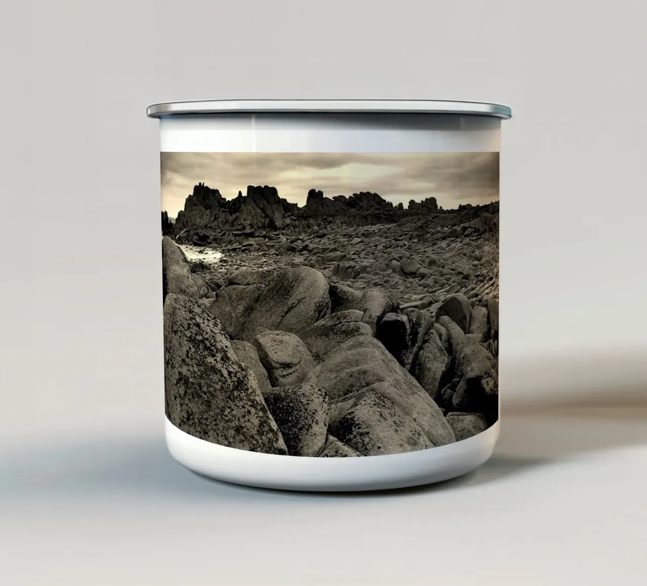 BW91. tazza in smalto da Thierry vobmann photography