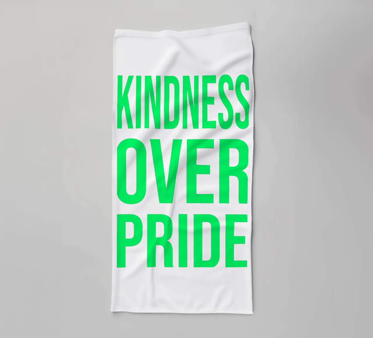 OVER series- bold letters, brave values (5 colors) asciugamano da bagno da FRICKE DESIGN