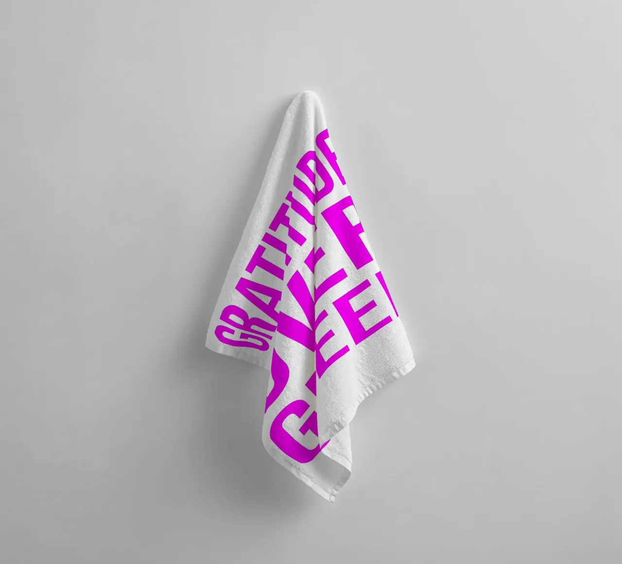 OVER series- bold letters, brave values (5 colors) asciugamano da bagno da FRICKE DESIGN