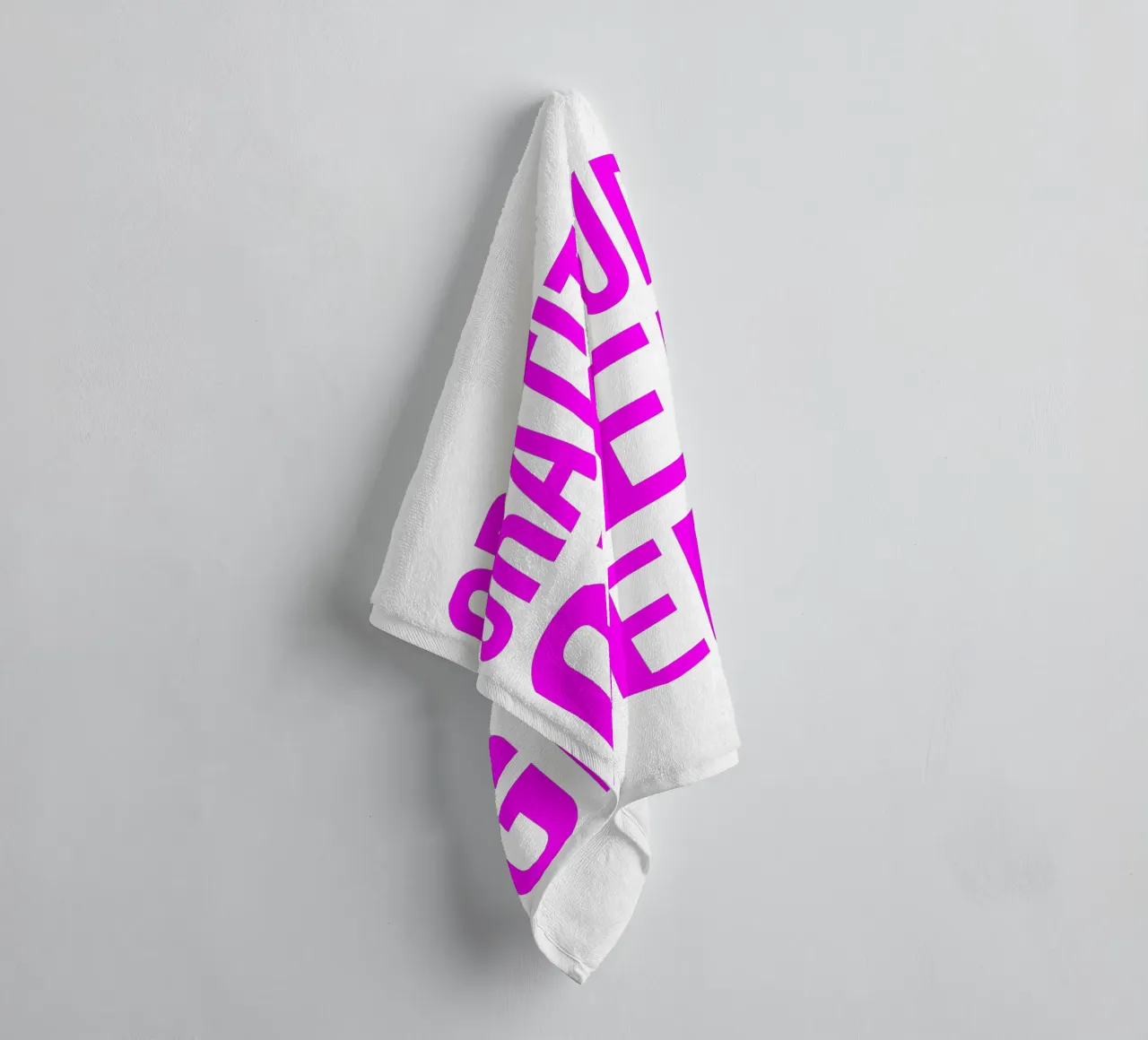 OVER series- bold letters, brave values (5 colors) asciugamano da bagno da FRICKE DESIGN