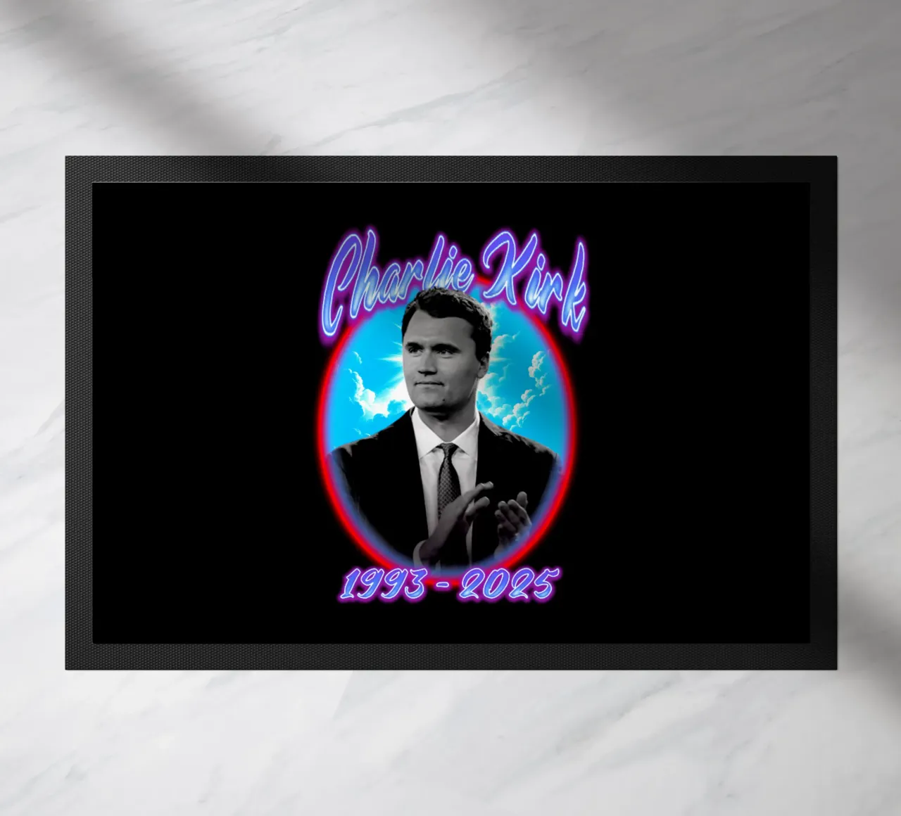 Charlie Kirk - Stile retrò zerbino da grass.studio_