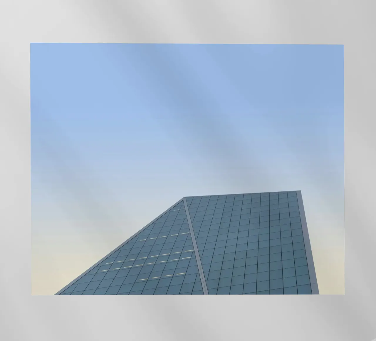 shape architect in sky pellicola backlit da beney