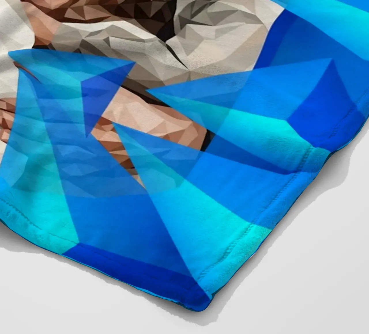 Madre migrante Lowpoly coperta in pile da Low Profile