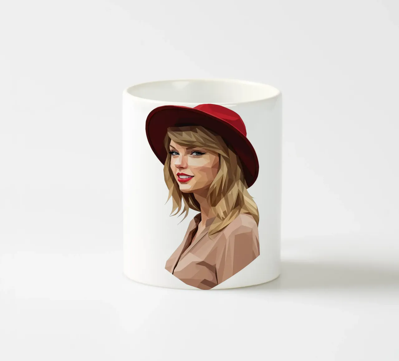 Taylor Swift con cappello rosso Low poly tazza in ceramica da Low Profile