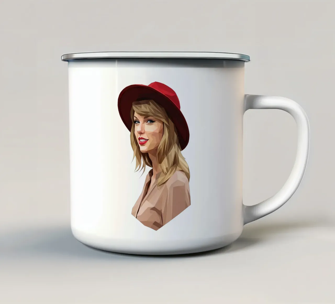 Taylor Swift mit rotem Hut Low Poly Emaille Tasse von Low Profile