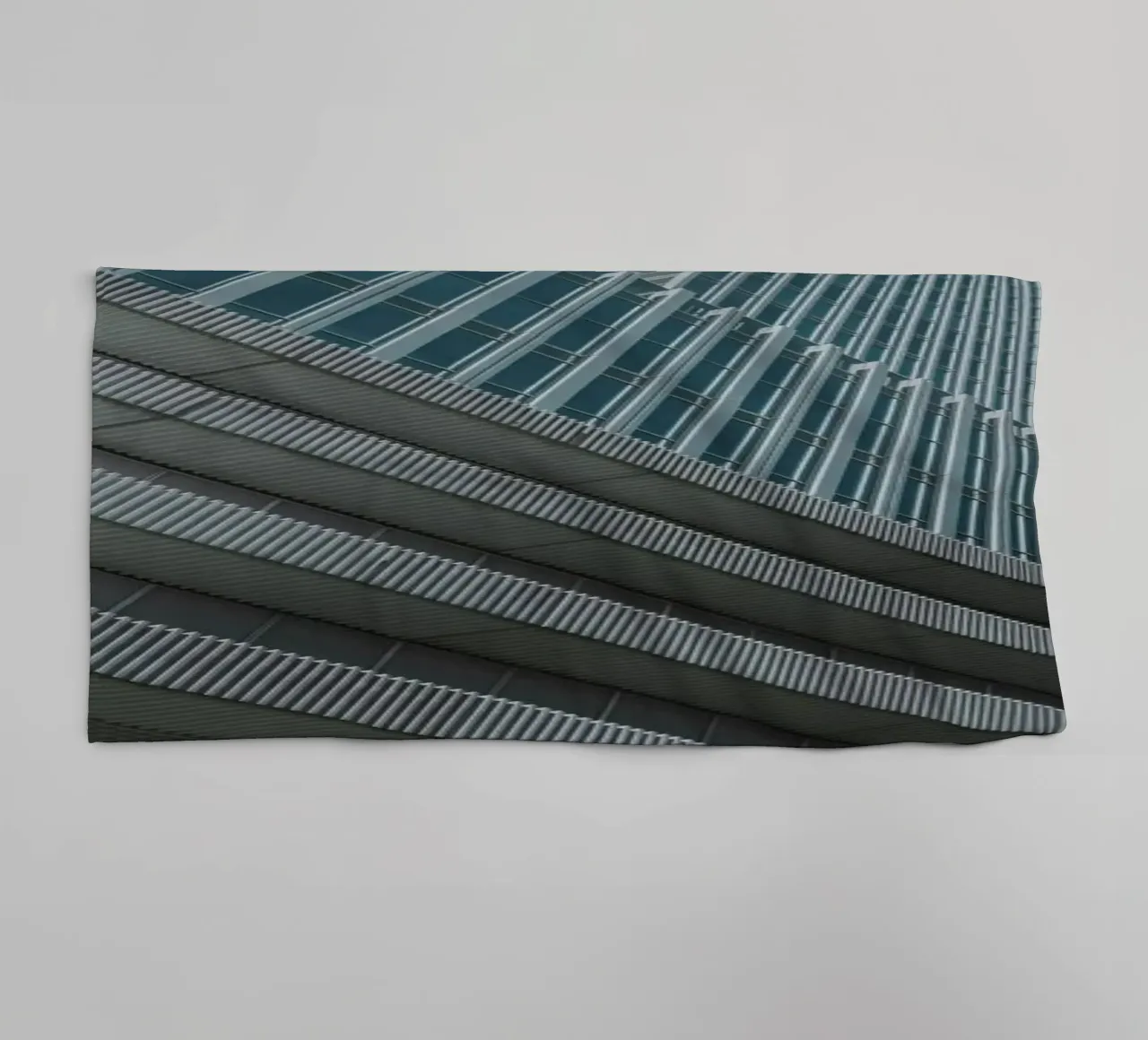 striped sky building asciugamano da bagno da morgal
