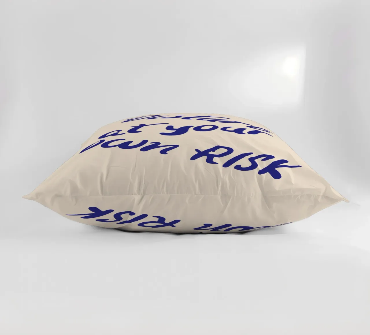Disturb at your own risk cuscino da blisstype