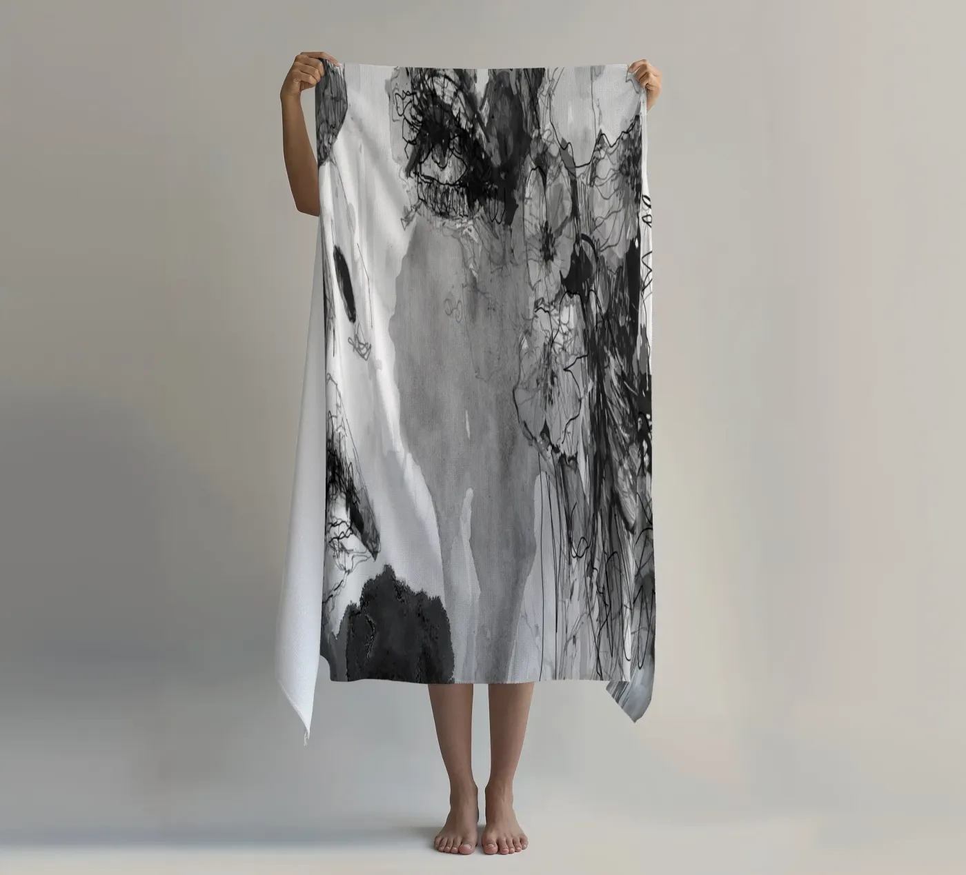 bohr2 Strandtuch von Giulio Iurissevich