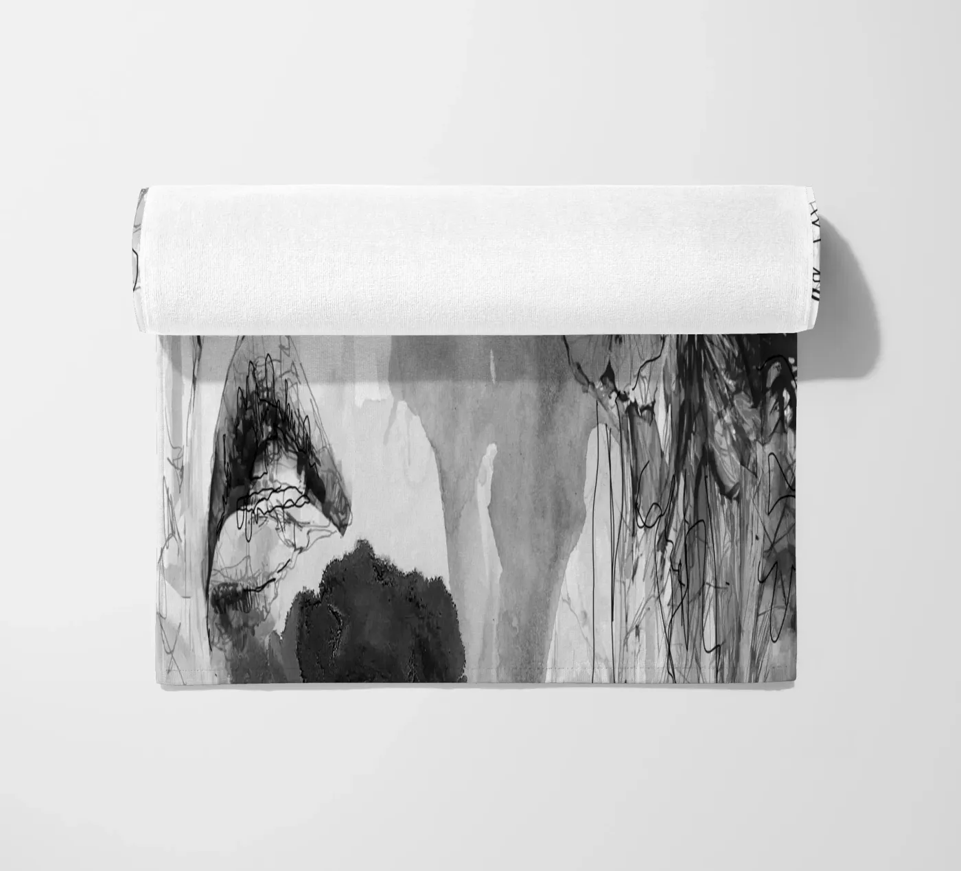 bohr2 Strandtuch von Giulio Iurissevich