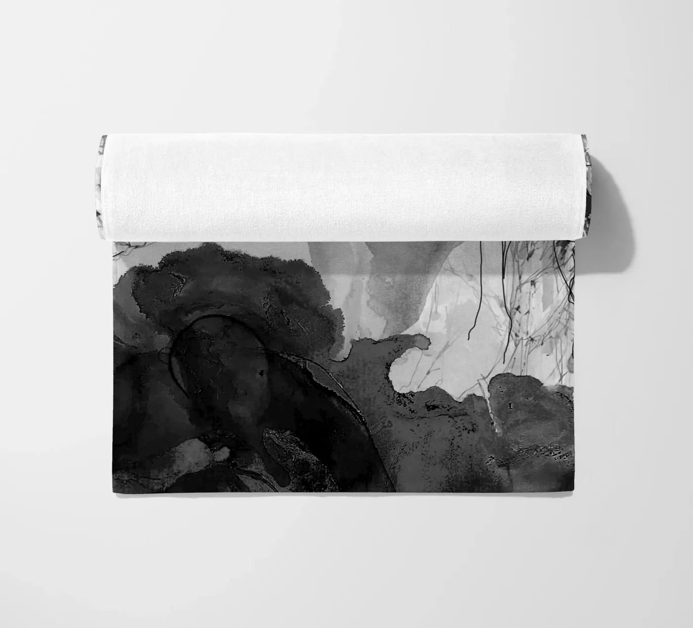 bohr2 Strandtuch von Giulio Iurissevich