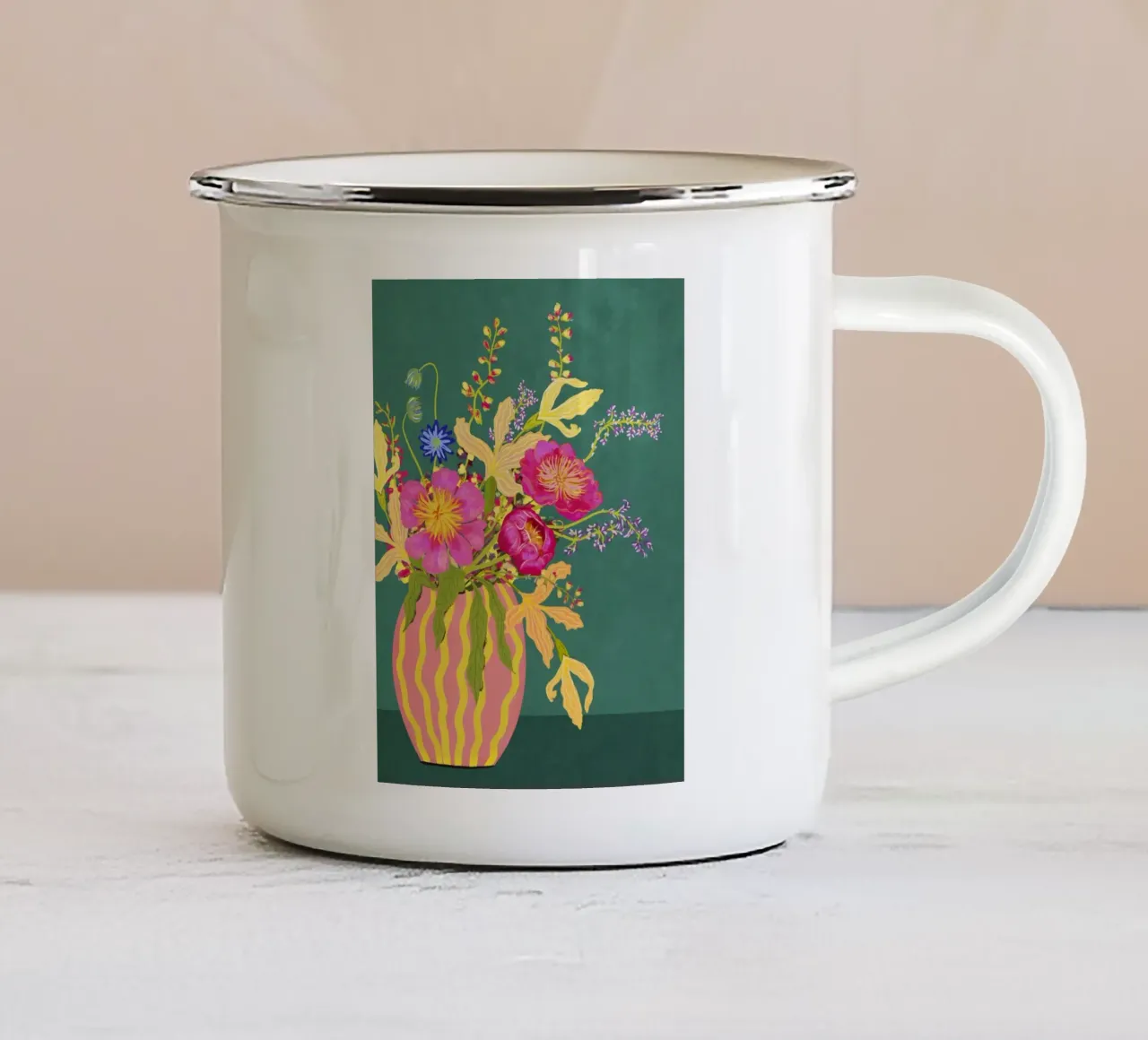 Bouquet di peonie in un vaso a righe tazza in smalto da Illustration Raissa Oltmanns