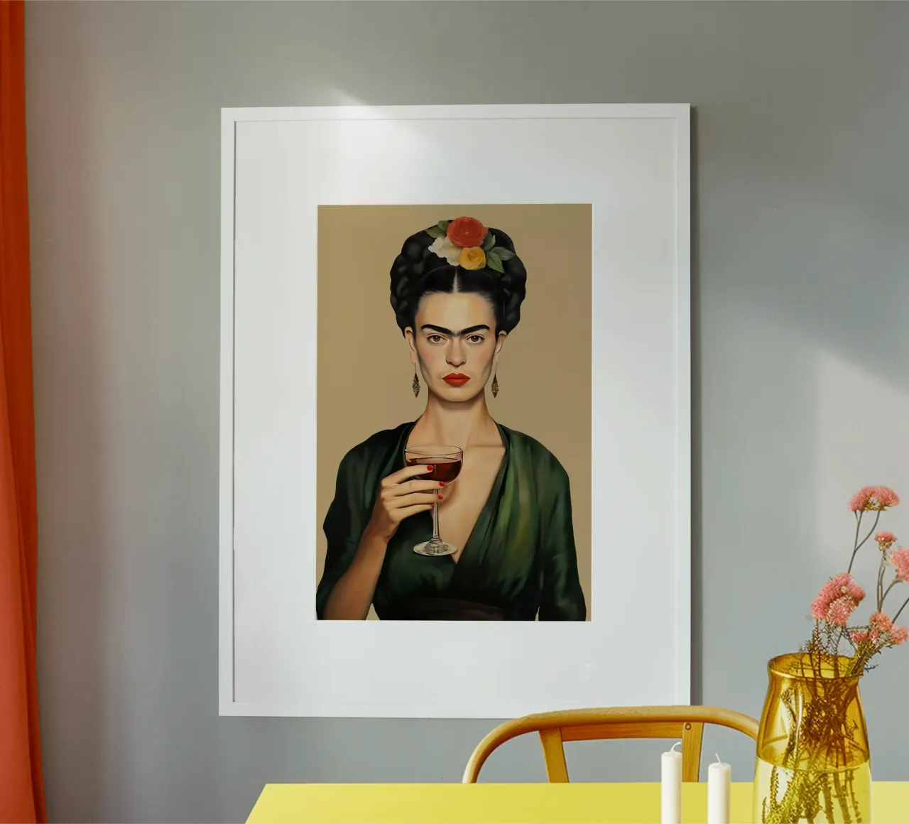 Frida con bicchiere di vino poster con telaio in alluminio da Carinaprint